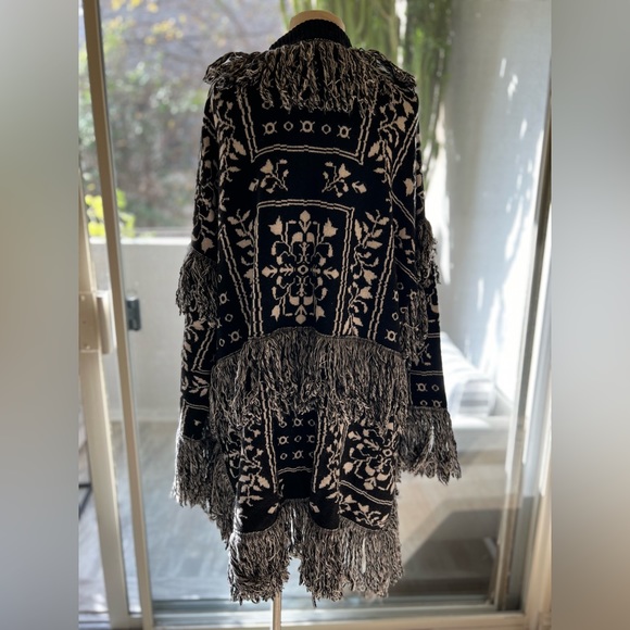 Black and white coat with fringe reversible size large - Picture 3 of 12